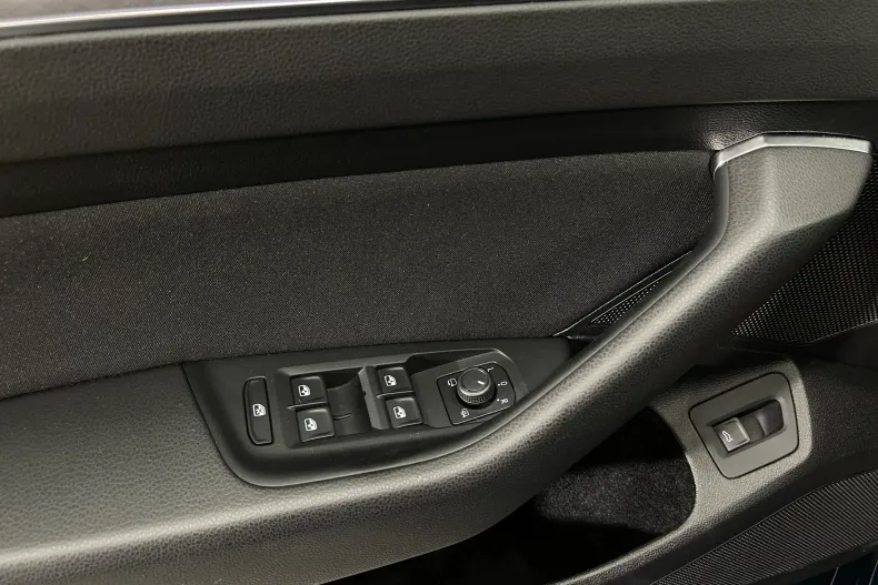 Volkswagen Passat din 2021 cu 48.924 km - oferta VOL207152 - foto 22