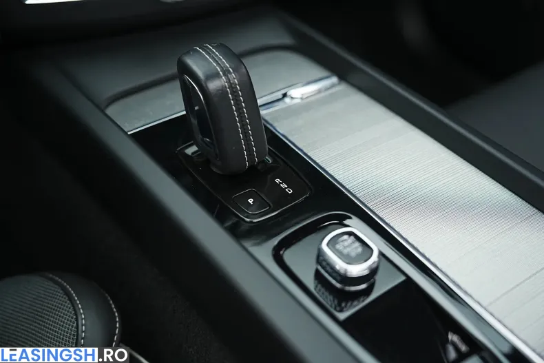 Volvo XC60 din 2021 cu 88.000 km - oferta VOL207168 - foto 39