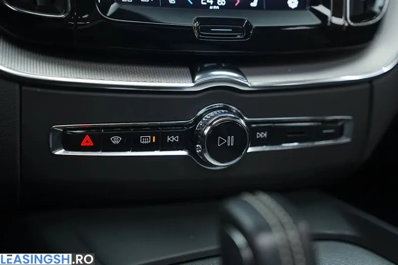 Volvo XC60 din 2021 cu 88.000 km - oferta VOL207168 - foto 40