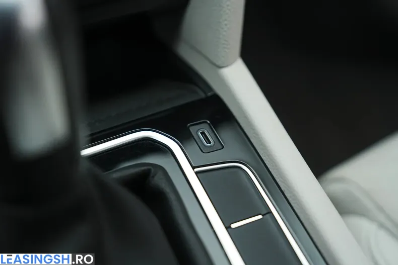 Volkswagen Passat din 2021 cu 143.000 km - oferta VOL207171 - foto 36