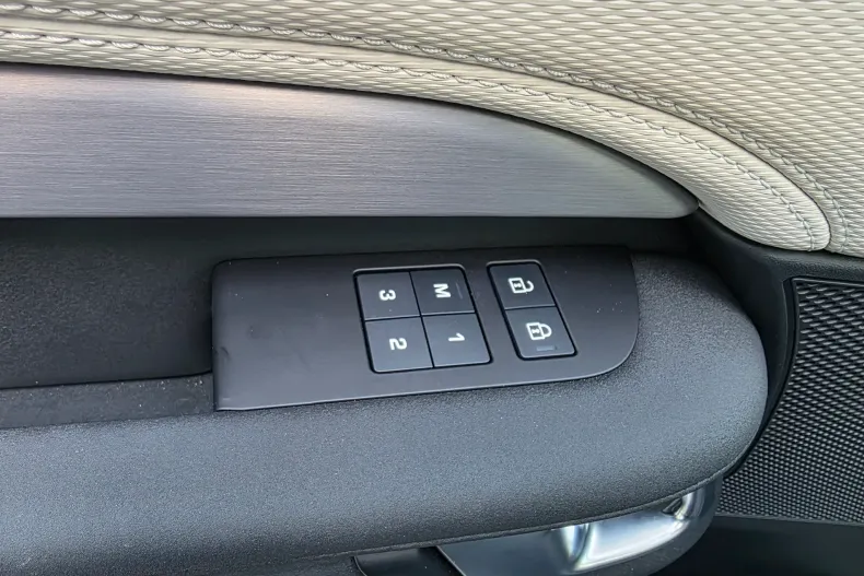 Land Rover Discovery din 2025 cu 13.000 km - oferta LAN207220 - foto 16