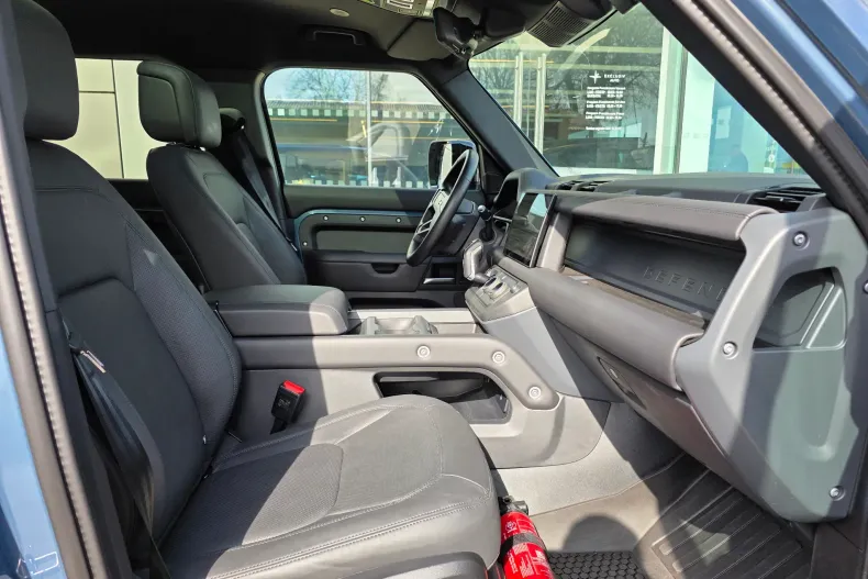 Land Rover Defender din 2025 cu 6.536 km - oferta LAN207221 - foto 9
