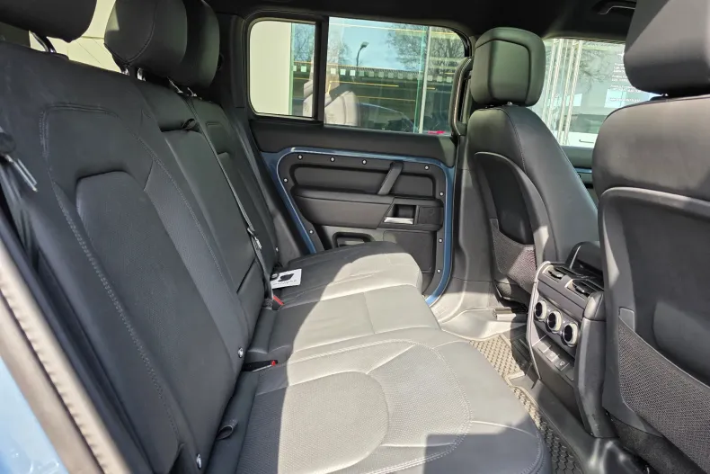 Land Rover Defender din 2025 cu 6.536 km - oferta LAN207221 - foto 10