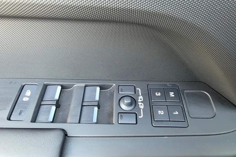 Land Rover Defender din 2025 cu 6.536 km - oferta LAN207221 - foto 15