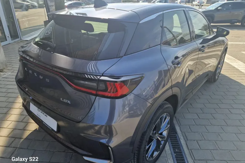 Lexus LBX din 2025 cu 2.414 km - oferta LEX207230 - foto 6
