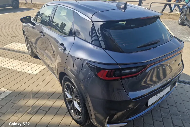 Lexus LBX din 2025 cu 2.414 km - oferta LEX207230 - foto 9