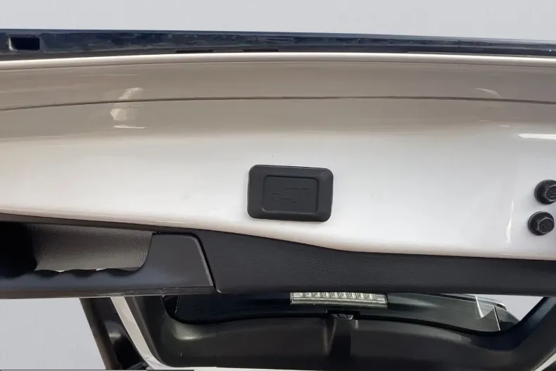 Toyota RAV4 din 2023 cu 40.112 km - oferta TOY207254 - foto 18