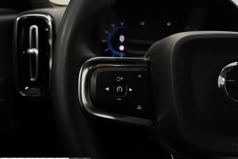 Volvo XC40 din 2022 cu 46.700 km - oferta VOL207261 - foto 13