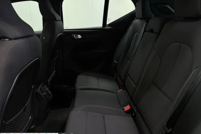 Volvo XC40 din 2022 cu 46.700 km - oferta VOL207261 - foto 19