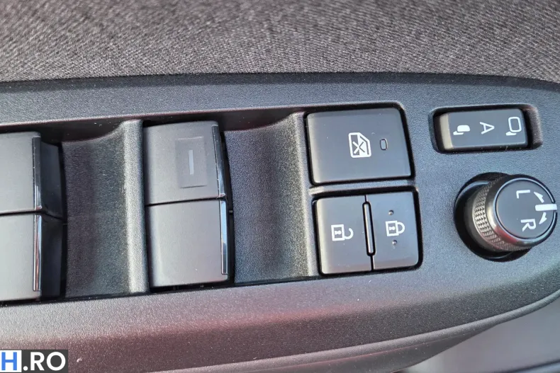 Toyota Yaris din 2025 cu 10.000 km - oferta TOY207316 - foto 19