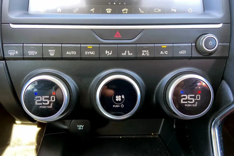 Jaguar E-Pace din 2020 cu 95.700 km - oferta JAG207317 - foto 28