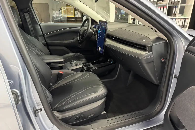 Ford Mustang Mach-E din 2022 cu 72.637 km - oferta FOR207326 - foto 16