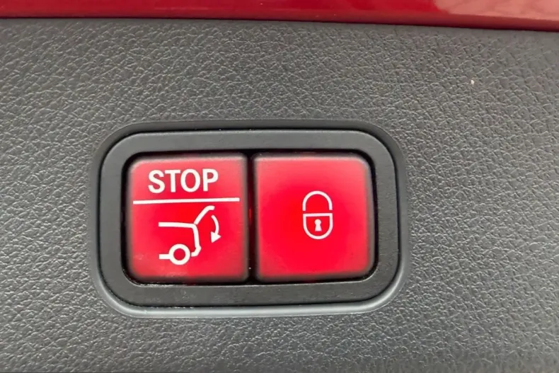 Mercedes-Benz GLC 300 (Clasa GLC) din 2023 cu 37.278 km - oferta MER207336 - foto 33