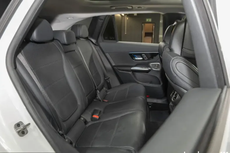 Mercedes-Benz GLC 300 (Clasa GLC) din 2023 cu 40.000 km - oferta MER207339 - foto 16