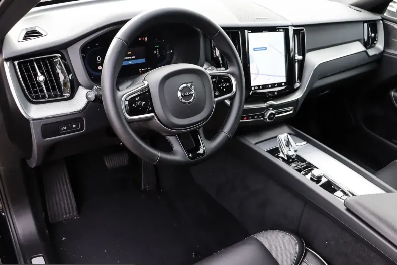 Volvo XC60 din 2024 cu 16.807 km - oferta VOL207372 - foto 4