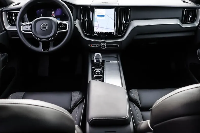 Volvo XC60 din 2024 cu 16.807 km - oferta VOL207372 - foto 5