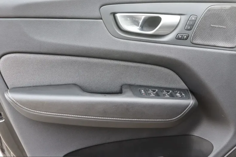 Volvo XC60 din 2024 cu 16.807 km - oferta VOL207372 - foto 10