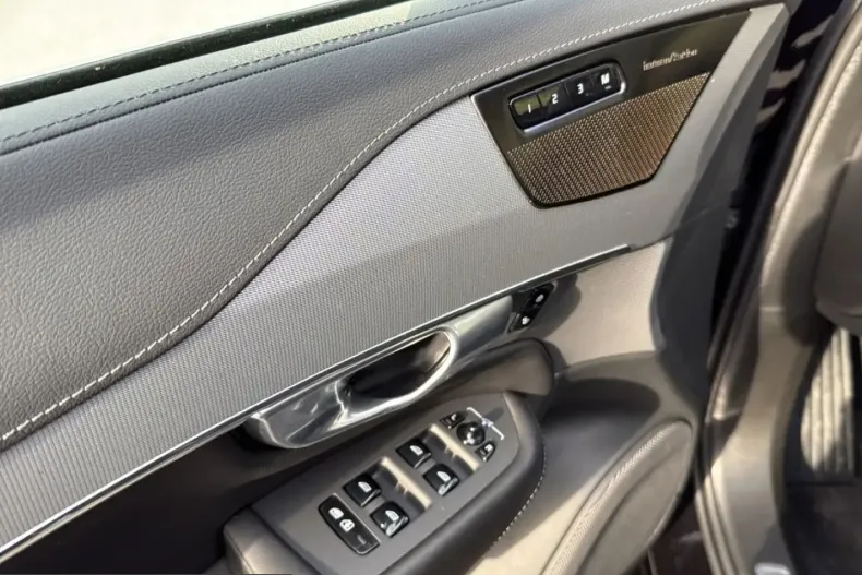 Volvo XC90 din 2024 cu 29.700 km - oferta VOL207377 - foto 9