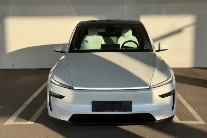 Tesla Model Y din 2026 cu 1.900 km - oferta TES207382 - foto 2