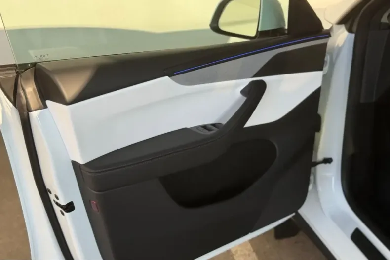 Tesla Model Y din 2026 cu 1.900 km - oferta TES207382 - foto 6