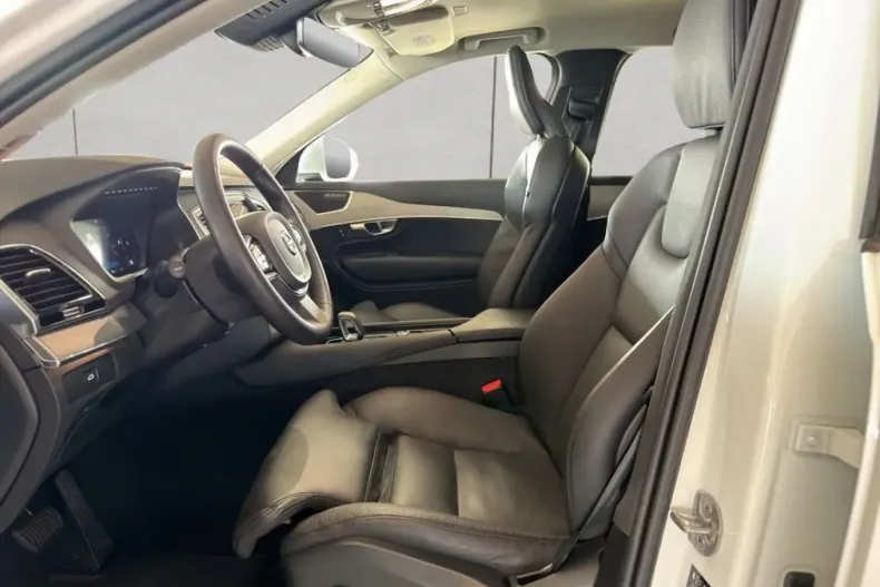 Volvo XC90 din 2024 cu 30.796 km - oferta VOL207387 - foto 8