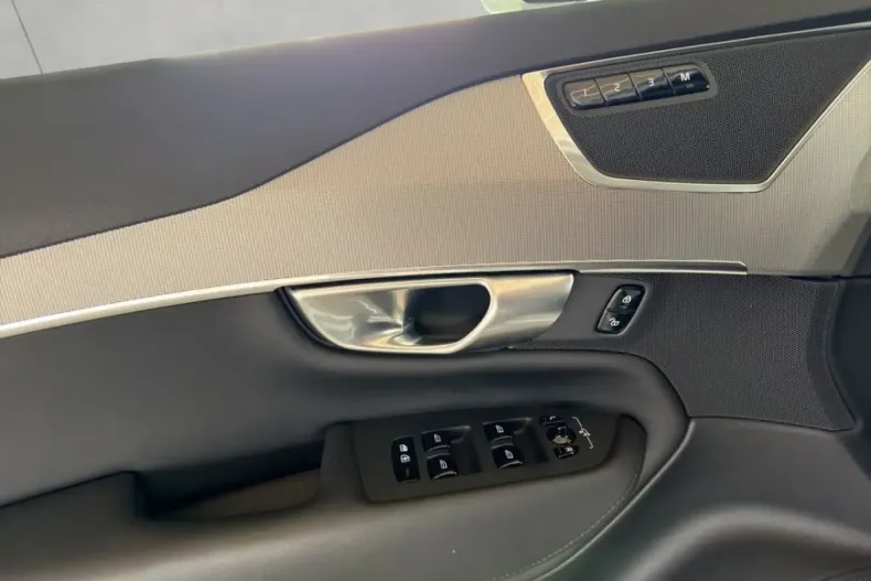 Volvo XC90 din 2024 cu 30.796 km - oferta VOL207387 - foto 14