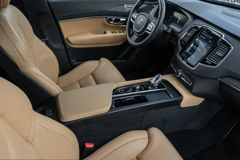 Volvo XC90 din 2024 cu 40.675 km - oferta VOL207388 - foto 8