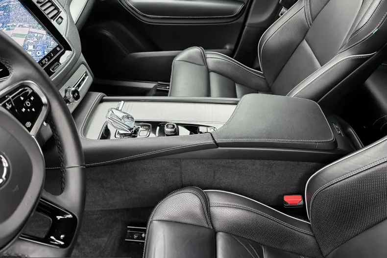 Volvo XC90 din 2024 cu 43.255 km - oferta VOL207392 - foto 13