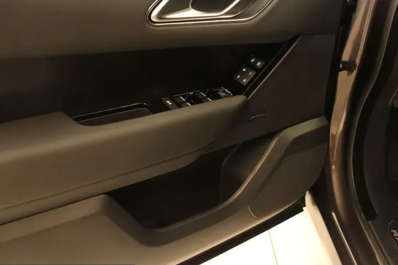 Land Rover Range Rover Velar din 2025 cu 13.300 km - oferta LAN207397 - foto 11