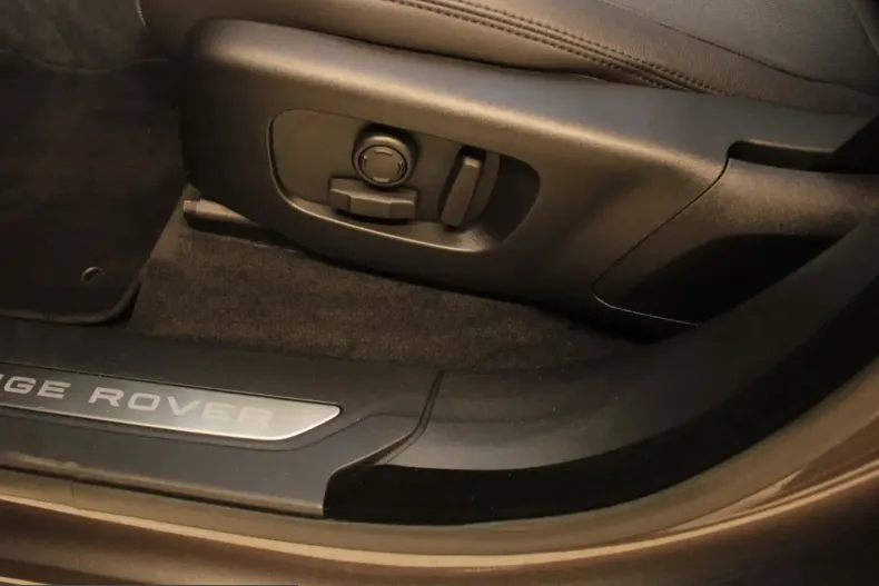 Land Rover Range Rover Velar din 2025 cu 13.300 km - oferta LAN207397 - foto 17