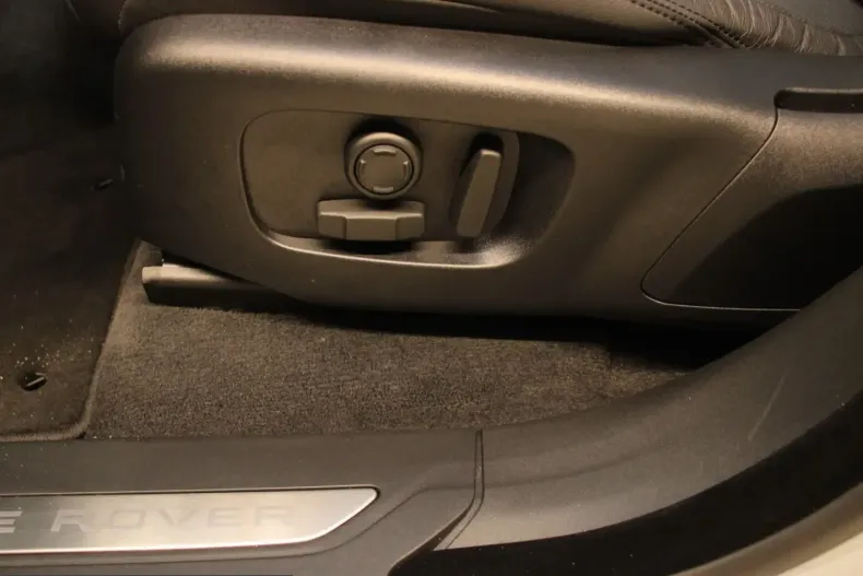 Land Rover Range Rover Velar din 2025 cu 9.900 km - oferta LAN207398 - foto 17