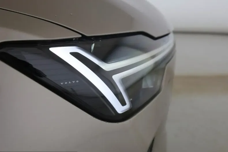 Volvo XC90 din 2025 cu 14.550 km - oferta VOL207399 - foto 14