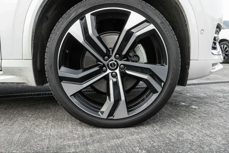 Volvo XC90 din 2024 cu 26.356 km - oferta VOL207400 - foto 3