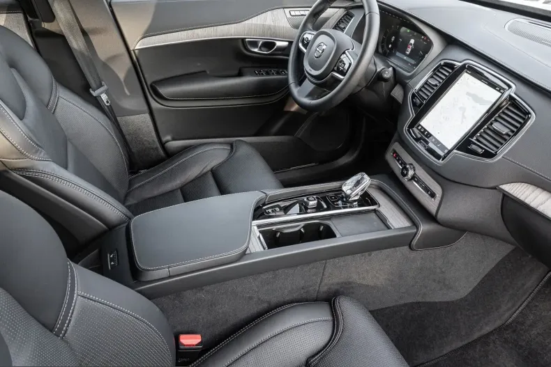 Volvo XC90 din 2024 cu 26.356 km - oferta VOL207400 - foto 4