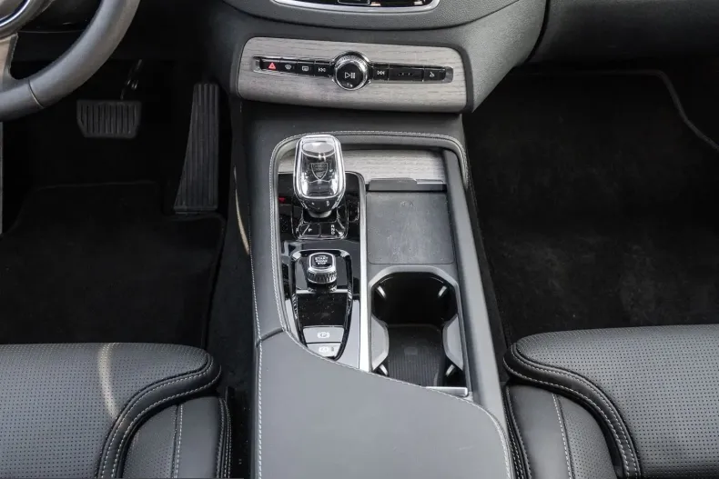 Volvo XC90 din 2024 cu 26.356 km - oferta VOL207400 - foto 10