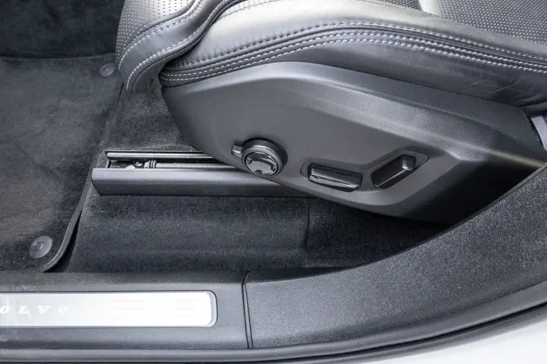 Volvo XC90 din 2024 cu 26.356 km - oferta VOL207400 - foto 12