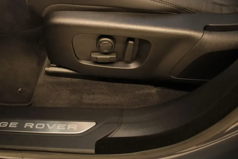 Land Rover Range Rover Velar din 2025 cu 14.100 km - oferta LAN207403 - foto 16
