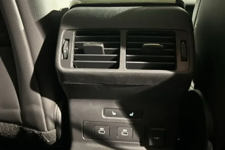 Land Rover Range Rover Velar din 2025 cu 14.006 km - oferta LAN207412 - foto 17