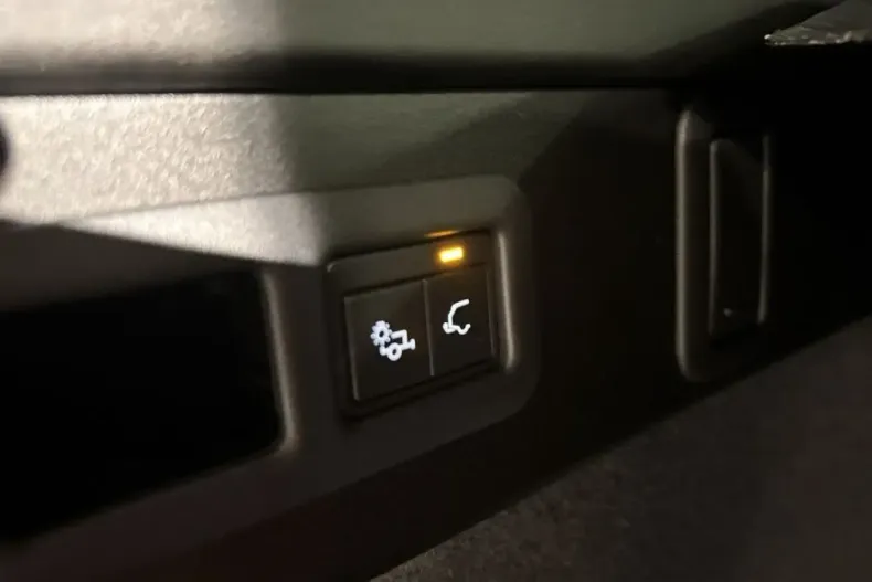 Land Rover Range Rover Velar din 2025 cu 14.006 km - oferta LAN207412 - foto 21