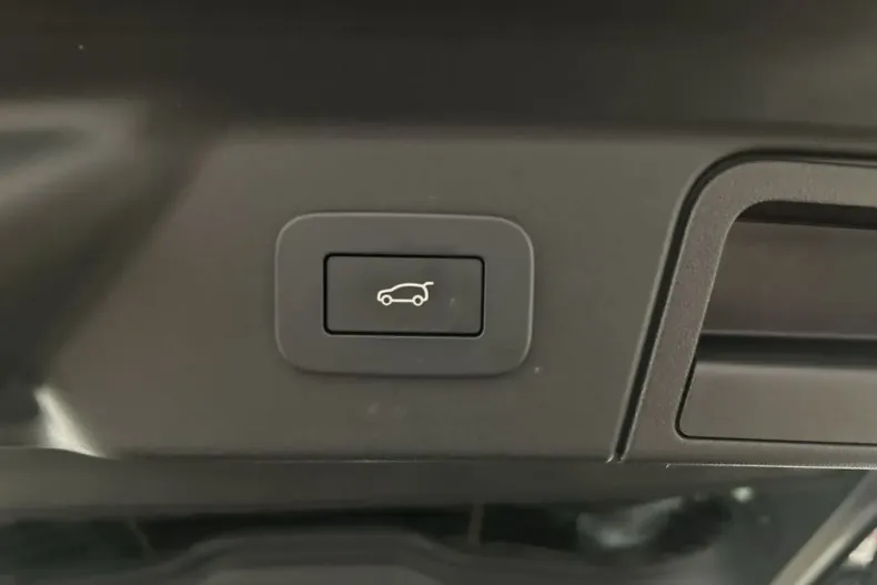 Land Rover Range Rover Velar din 2025 cu 14.006 km - oferta LAN207412 - foto 22