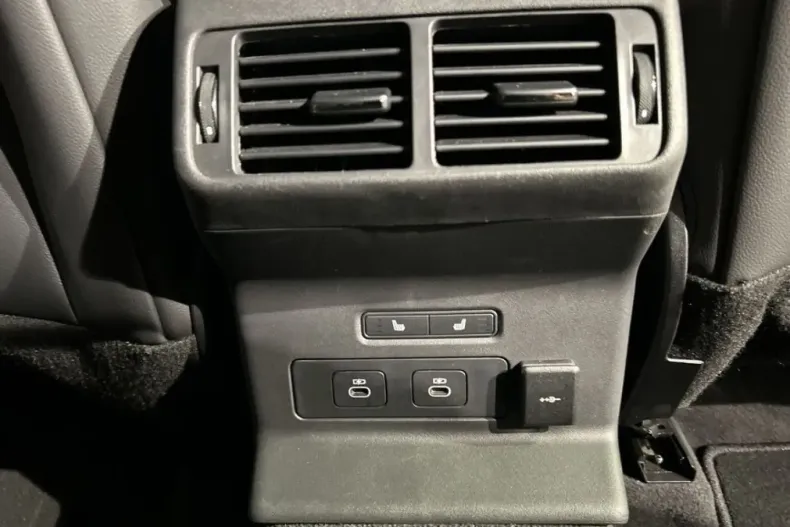 Land Rover Range Rover Velar din 2025 cu 14.067 km - oferta LAN207415 - foto 17