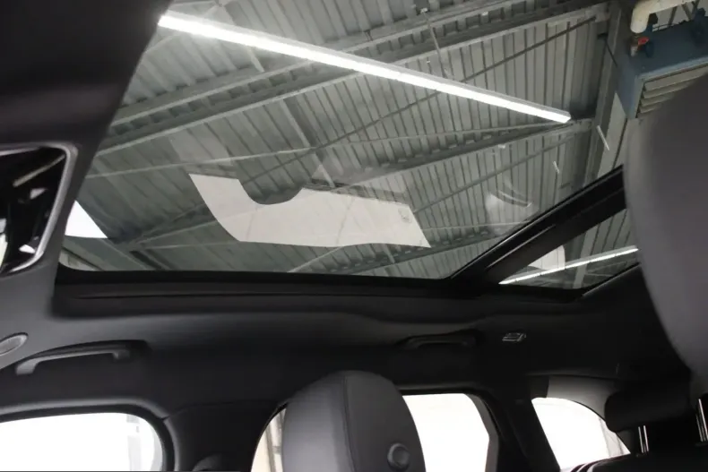 Land Rover Range Rover Velar din 2025 cu 24.990 km - oferta LAN207419 - foto 9