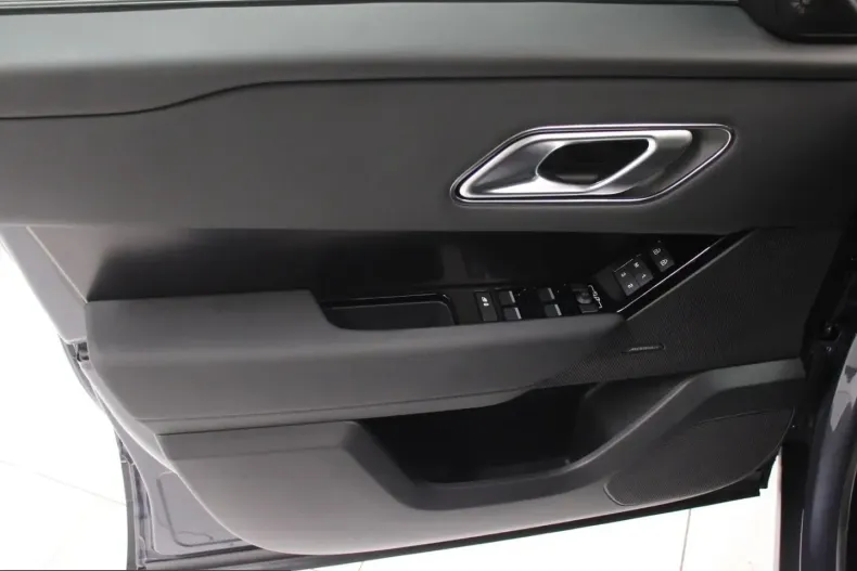 Land Rover Range Rover Velar din 2025 cu 14.720 km - oferta LAN207420 - foto 18