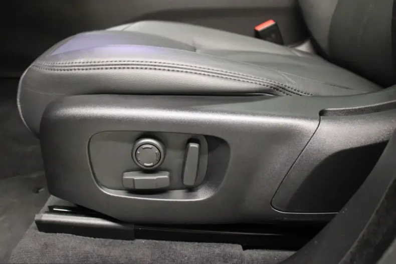 Land Rover Range Rover Velar din 2025 cu 14.720 km - oferta LAN207420 - foto 19