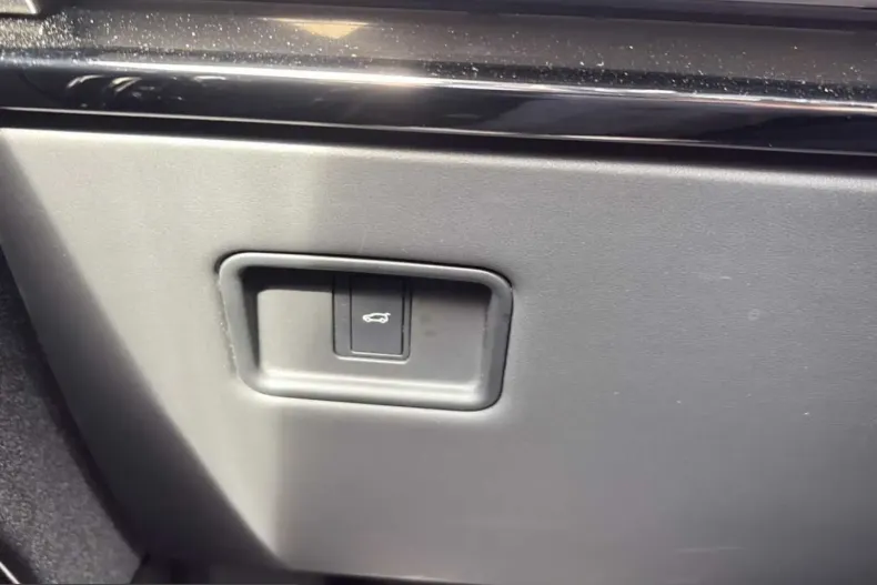 Land Rover Range Rover Sport din 2025 cu 3.957 km - oferta LAN207437 - foto 12