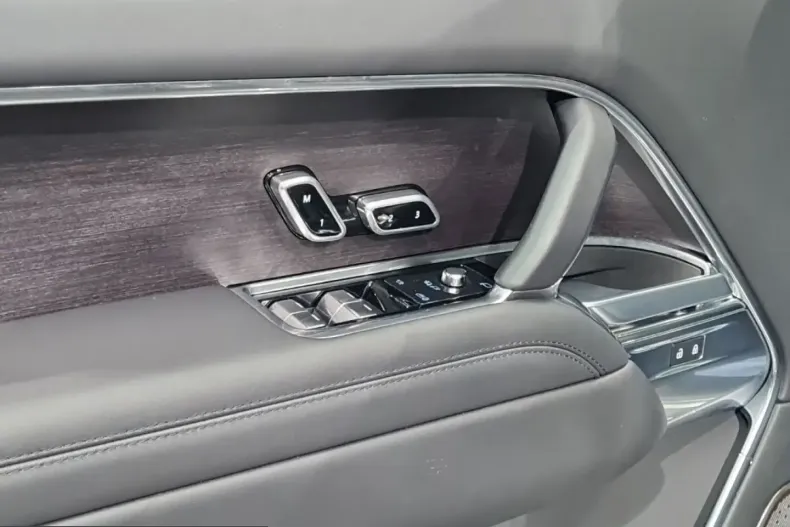 Land Rover Range Rover din 2025 cu 37.850 km - oferta LAN207442 - foto 12