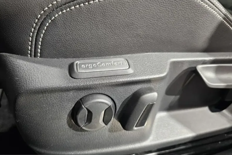 Volkswagen Passat din 2024 cu 53.250 km - oferta VOL207458 - foto 23