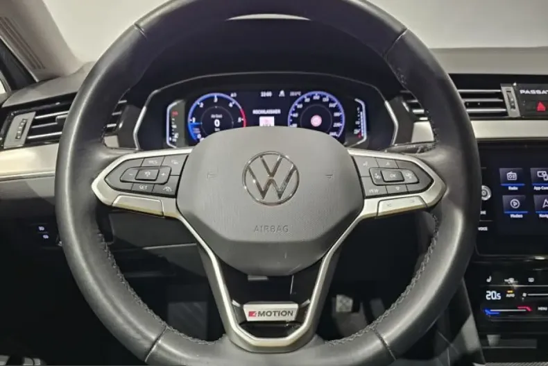 Volkswagen Passat din 2024 cu 53.250 km - oferta VOL207458 - foto 24