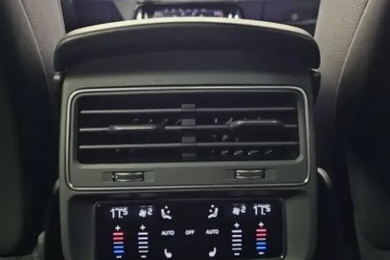 Audi Q8 din 2025 cu 18.796 km - oferta AUD207462 - foto 20