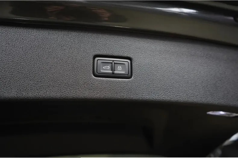 Audi Q8 din 2023 cu 95.100 km - oferta AUD207464 - foto 12